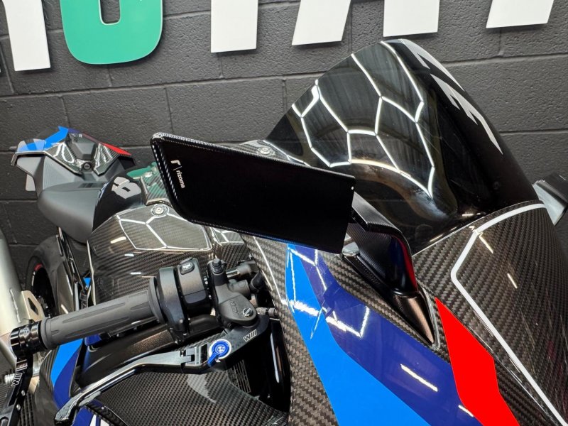 BMW M1000RR