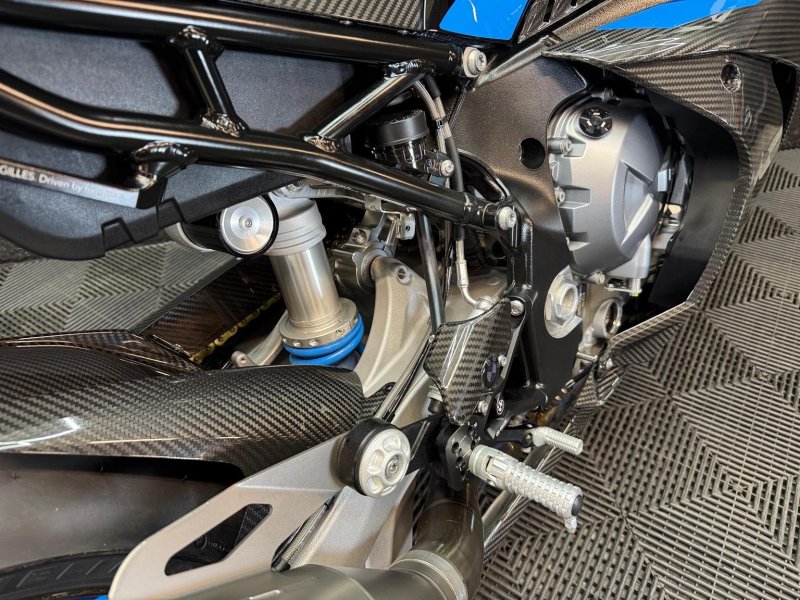 BMW M1000RR