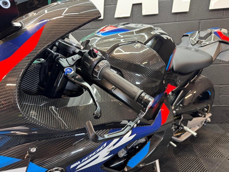 BMW M1000RR