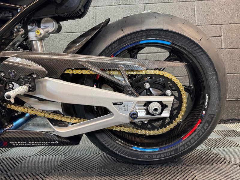 BMW M1000RR