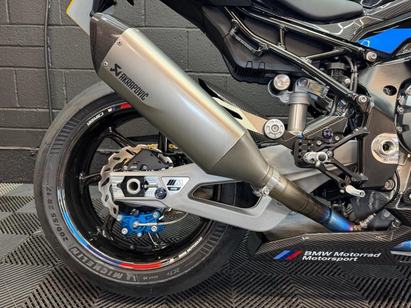 BMW M1000RR