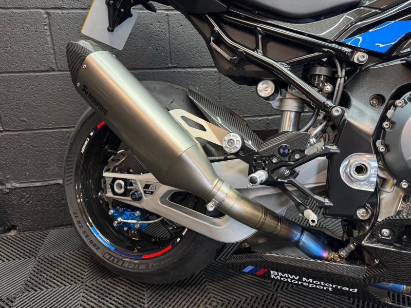 BMW M1000RR