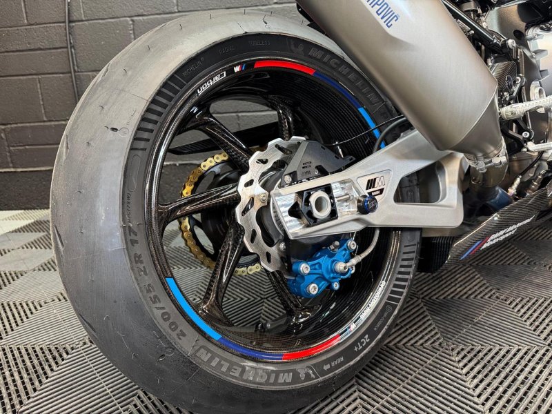 BMW M1000RR
