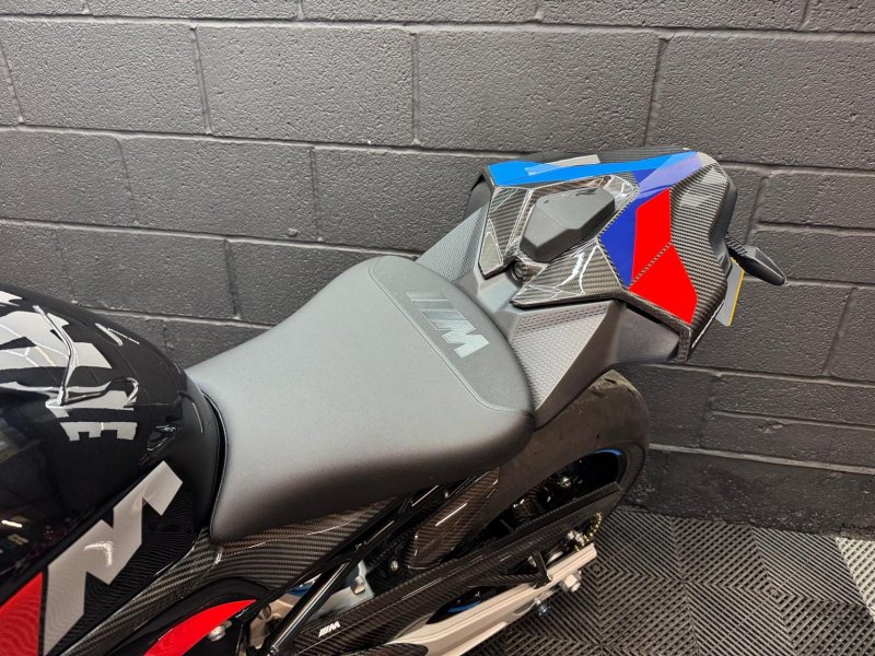 BMW M1000RR