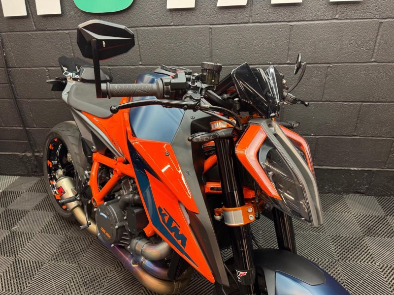 KTM 1290 SUPER DUKE R