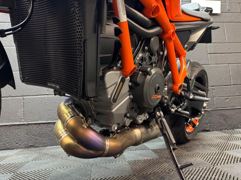 KTM 1290 SUPER DUKE R