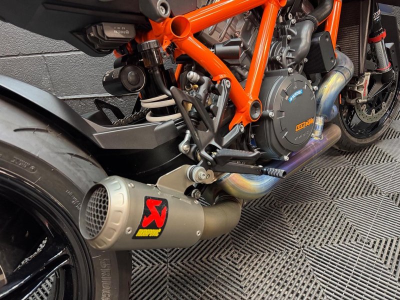 KTM 1290 SUPER DUKE R