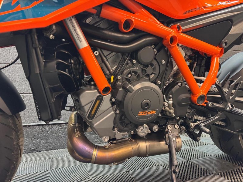 KTM 1290 SUPER DUKE R