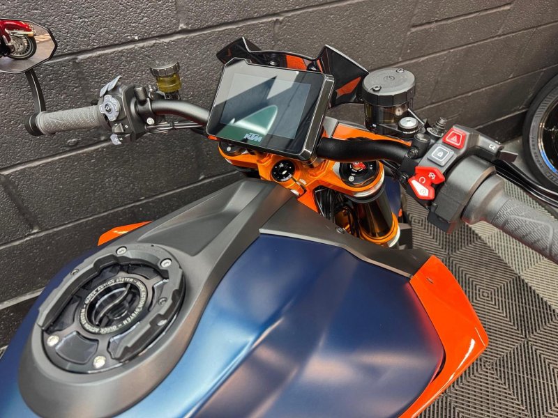 KTM 1290 SUPER DUKE R