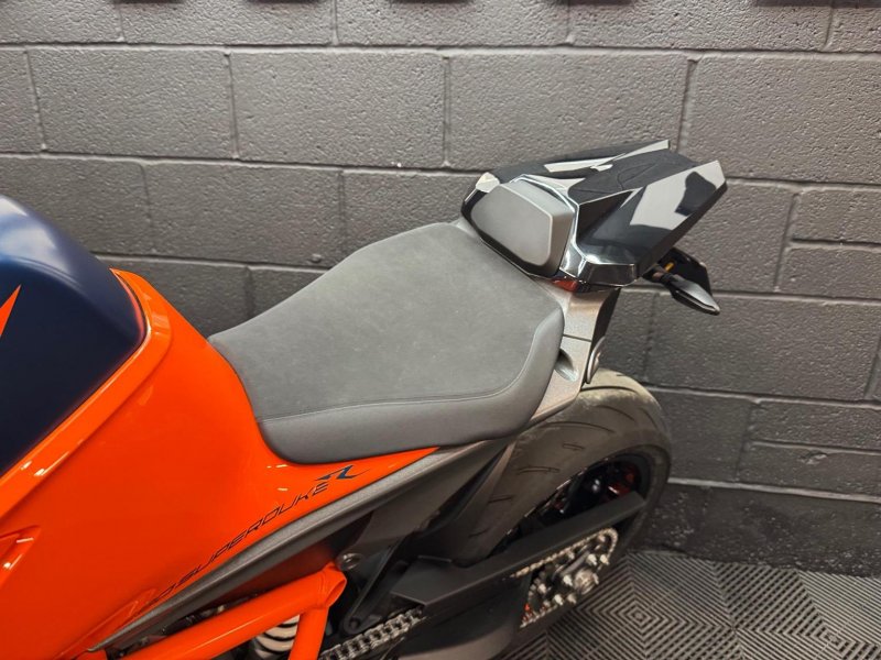 KTM 1290 SUPER DUKE R