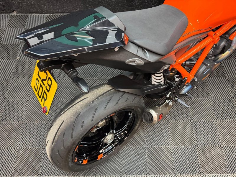 KTM 1290 SUPER DUKE R