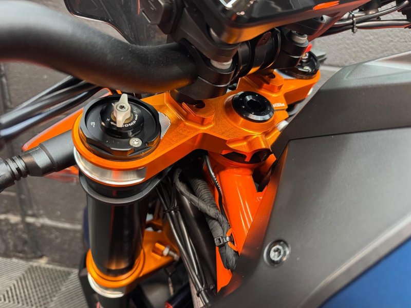 KTM 1290 SUPER DUKE R