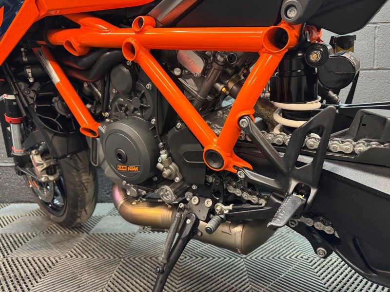 KTM 1290 SUPER DUKE R