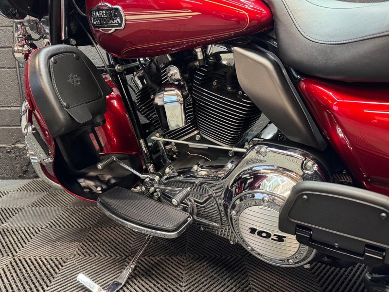 HARLEY-DAVIDSON Touring