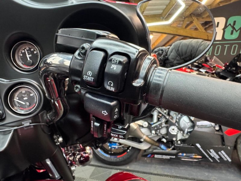 HARLEY-DAVIDSON Touring