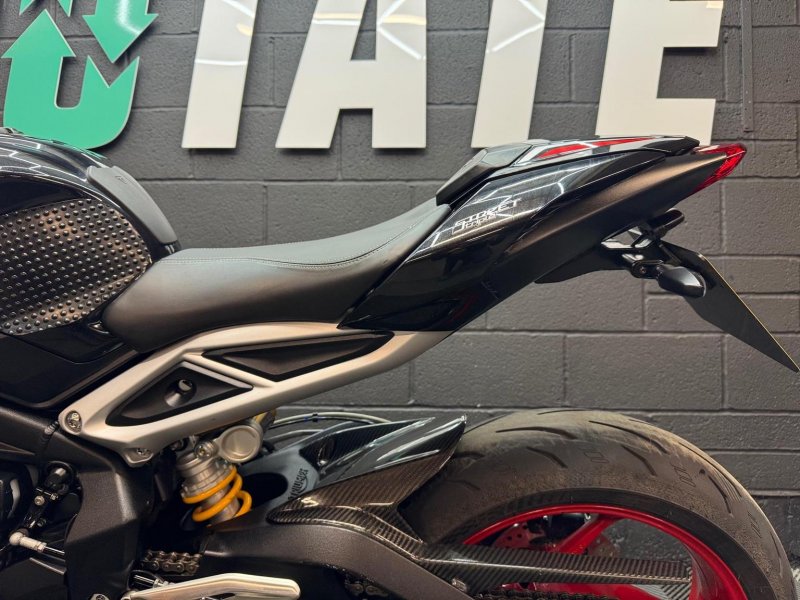 TRIUMPH STREET TRIPLE 765