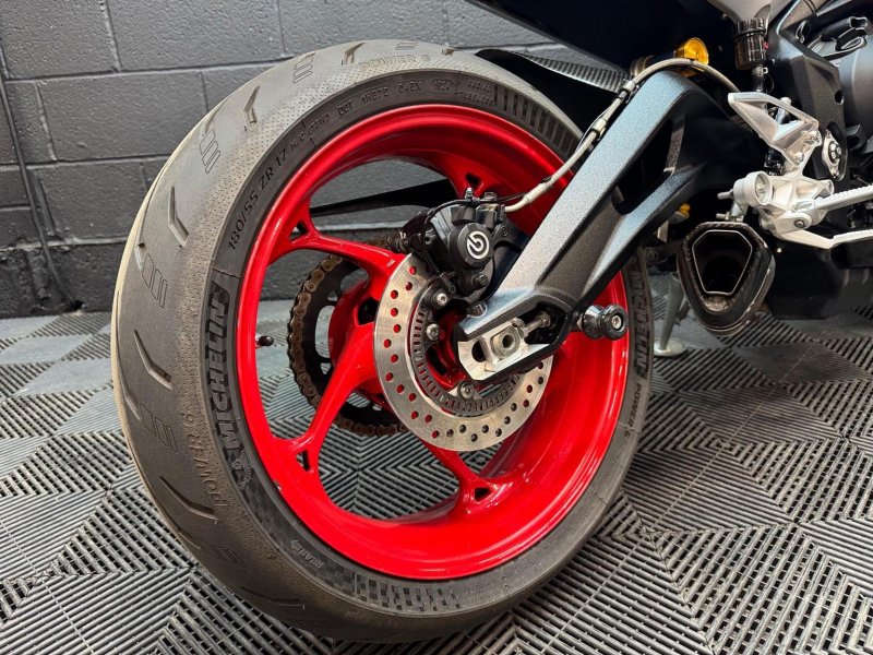 TRIUMPH STREET TRIPLE 765
