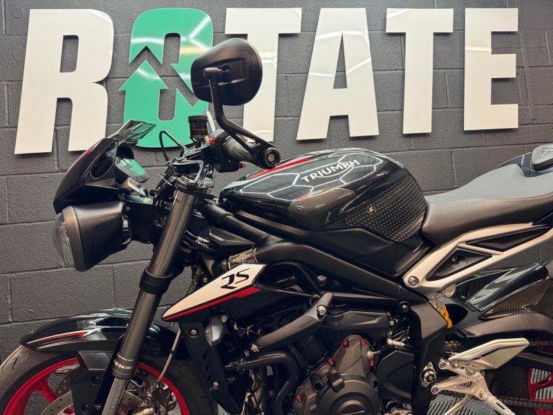 TRIUMPH STREET TRIPLE 765