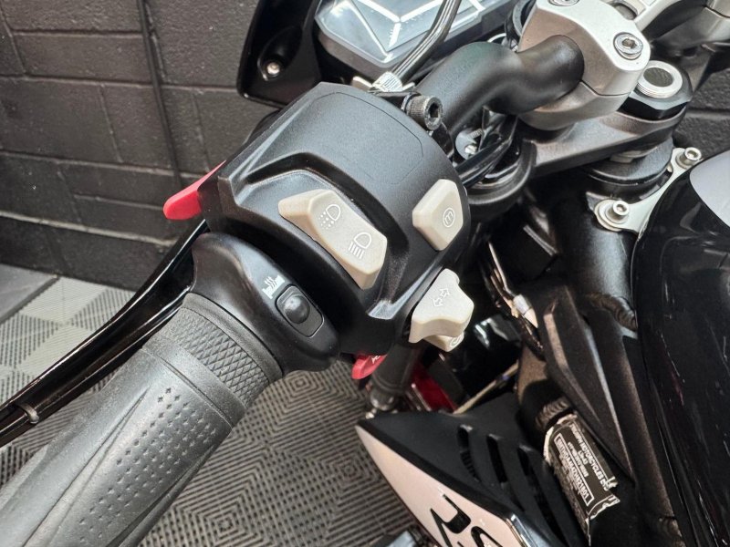 TRIUMPH STREET TRIPLE 765
