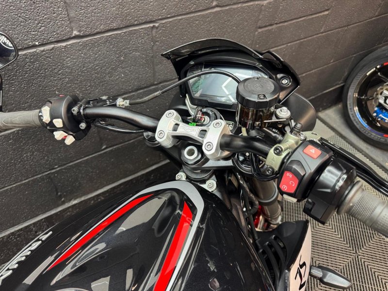 TRIUMPH STREET TRIPLE 765