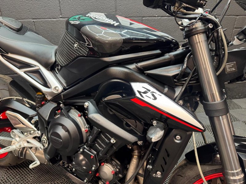 TRIUMPH STREET TRIPLE 765