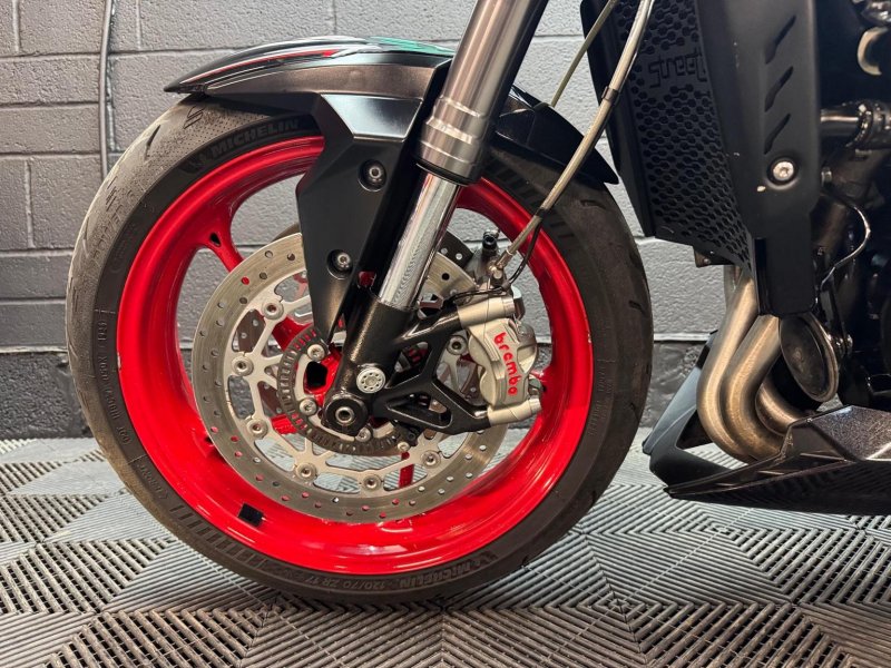 TRIUMPH STREET TRIPLE 765