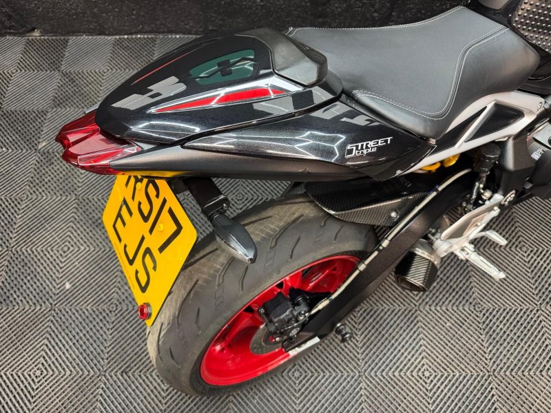 TRIUMPH STREET TRIPLE 765