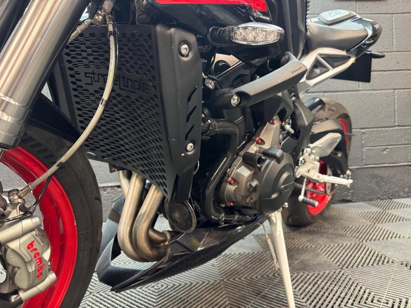 TRIUMPH STREET TRIPLE 765