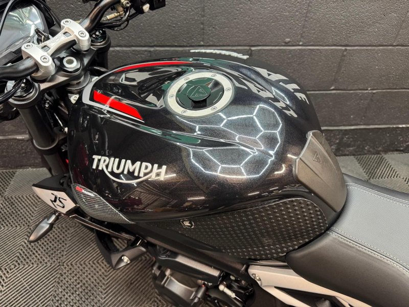 TRIUMPH STREET TRIPLE 765