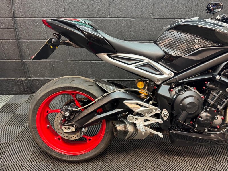 TRIUMPH STREET TRIPLE 765