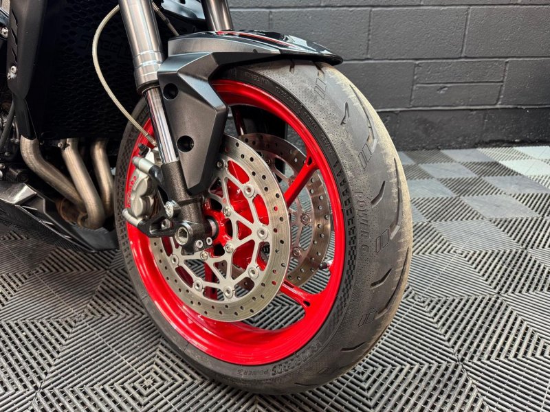 TRIUMPH STREET TRIPLE 765