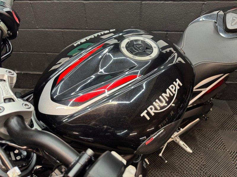 TRIUMPH STREET TRIPLE 765