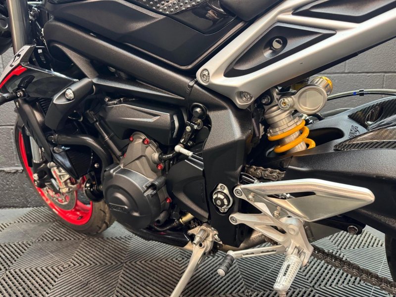 TRIUMPH STREET TRIPLE 765