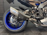 YAMAHA R1