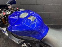 YAMAHA R1