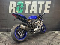 YAMAHA R1