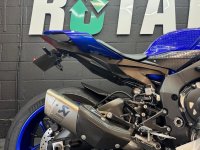 YAMAHA R1
