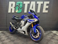 YAMAHA R1