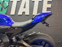 YAMAHA R1