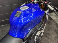 YAMAHA R1