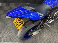 YAMAHA R1