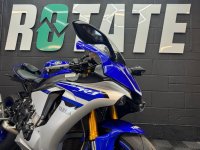 YAMAHA R1