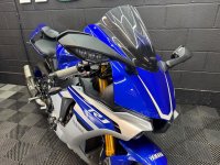 YAMAHA R1
