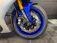 YAMAHA R1