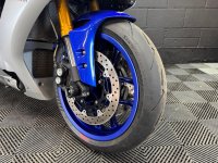 YAMAHA R1