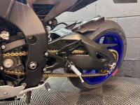 YAMAHA R1