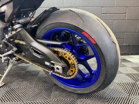 YAMAHA R1