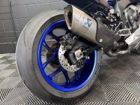 YAMAHA R1