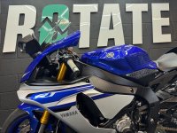 YAMAHA R1