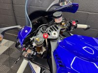YAMAHA R1